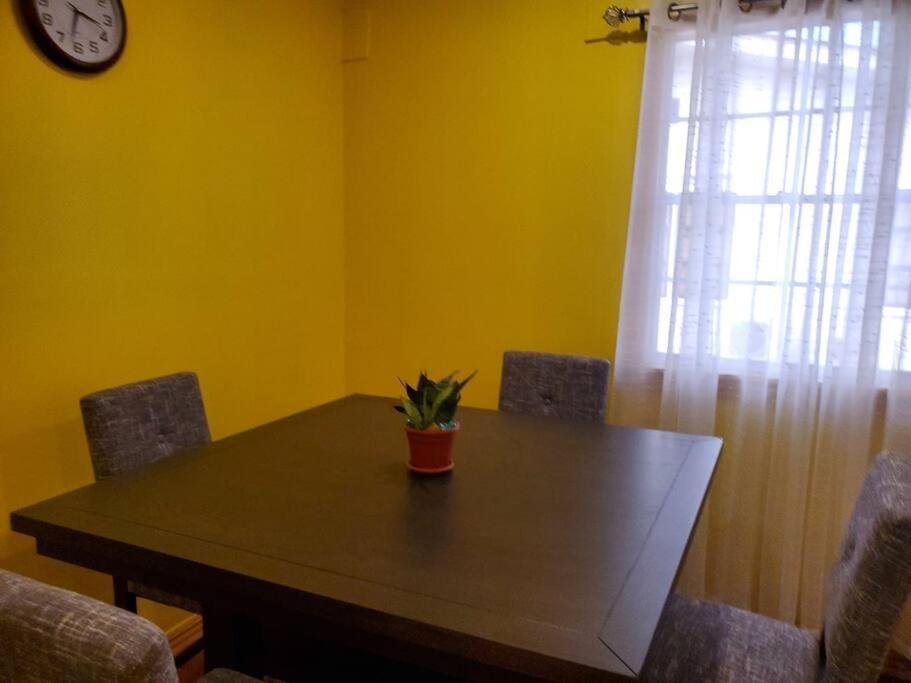 Upstairs 2 Bedroom Avalon Regia Apartment จอร์จทาวน์ ภายนอก รูปภาพ
