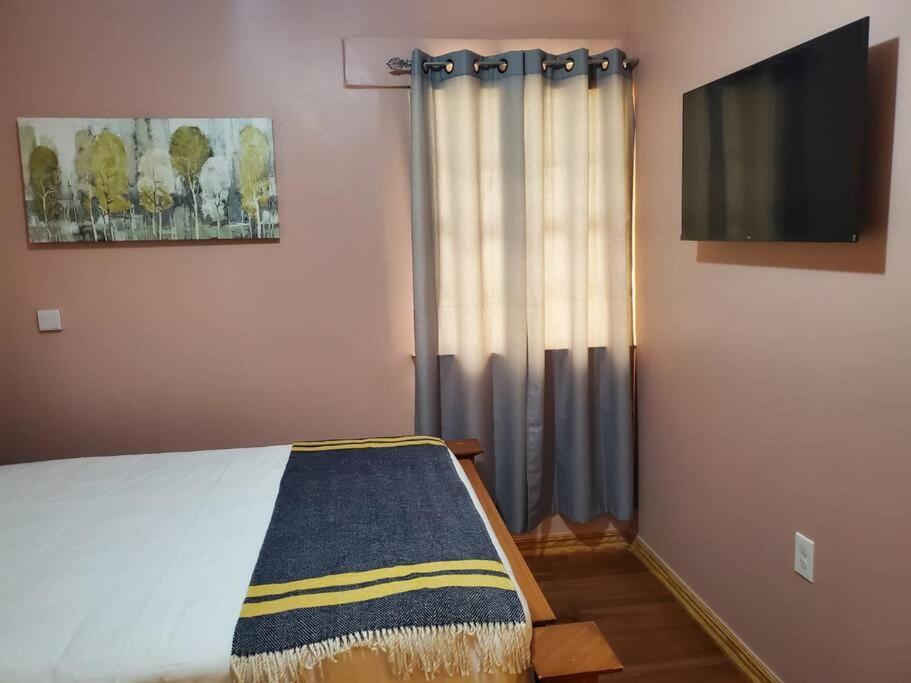 Upstairs 2 Bedroom Avalon Regia Apartment จอร์จทาวน์ ภายนอก รูปภาพ