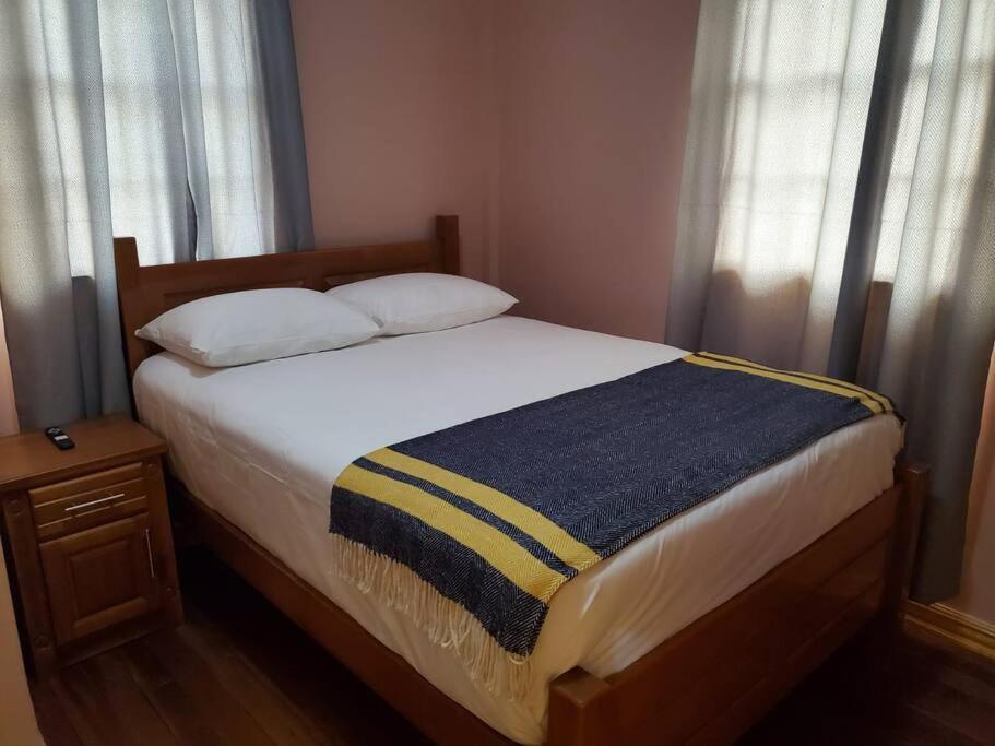 Upstairs 2 Bedroom Avalon Regia Apartment จอร์จทาวน์ ภายนอก รูปภาพ