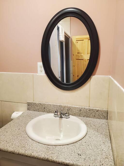 Upstairs 2 Bedroom Avalon Regia Apartment จอร์จทาวน์ ภายนอก รูปภาพ