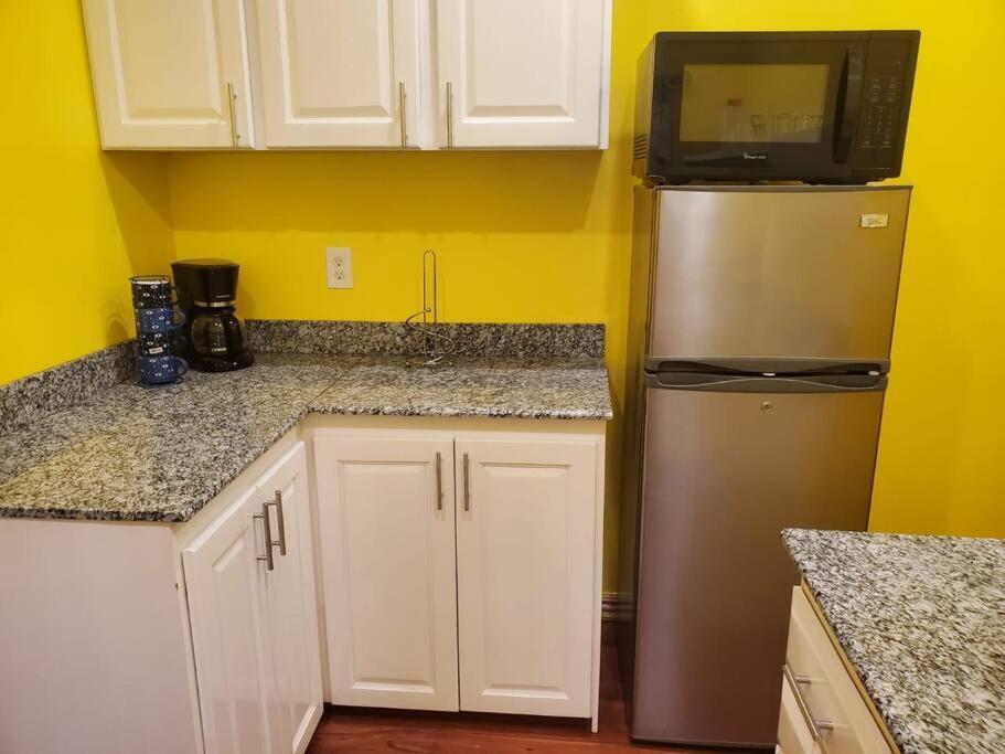Upstairs 2 Bedroom Avalon Regia Apartment จอร์จทาวน์ ภายนอก รูปภาพ