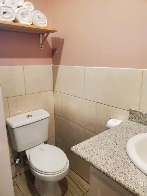 Upstairs 2 Bedroom Avalon Regia Apartment จอร์จทาวน์ ภายนอก รูปภาพ